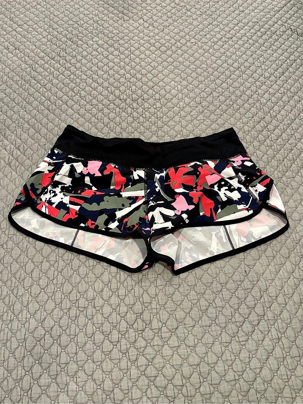 lululemon Track That Mid-Rise Short 5" Women's Black & Pink Size 6